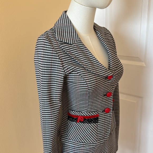 Ladies Suit, includes mini skirt and blazer, size XS - Picture 4 of 7